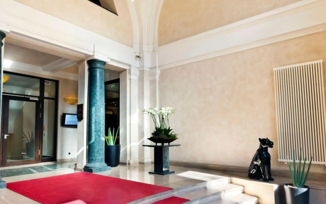 Metropolitan Hotel by Flemings