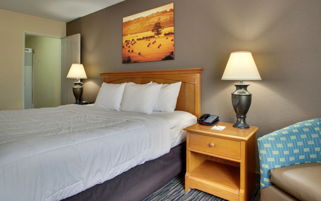 EverSpring Inn & Suites