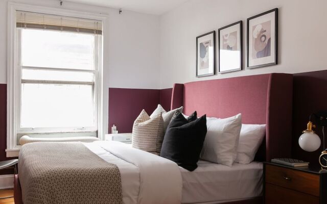 Domio Rittenhouse Square Charming 3BR Duplex + Deck