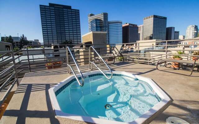 LA Westwood Deluxe Suites