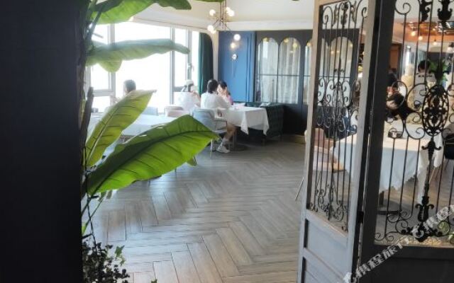 Kongbai Zaowu River-view Holiday Hotel