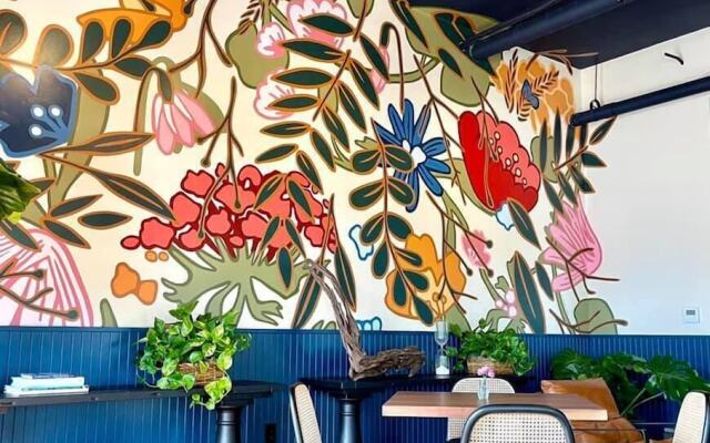 Elwood Hotel & Suites