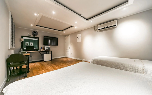 Pohang Daedodong White