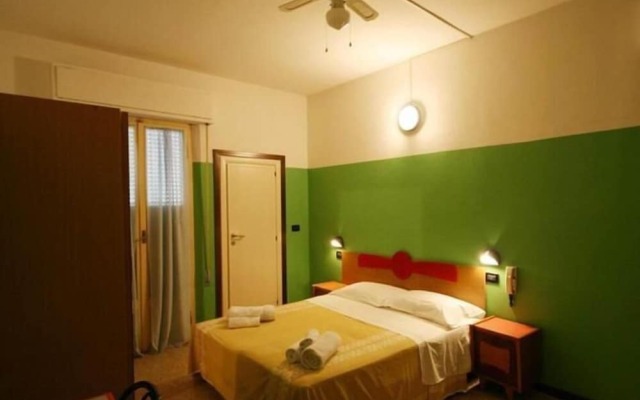 Sunflower Surf Youth Hotel