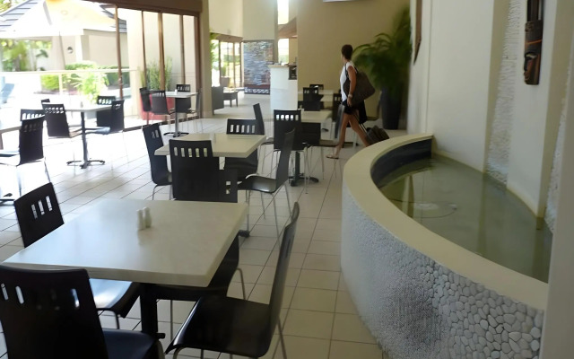 Broadbeach Savannah Hotel & Resort