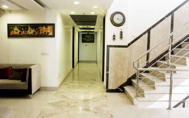 OYO 557 Hotel Lavish Inn