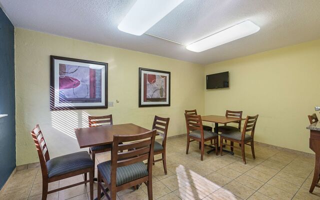 Motel 6-Moline, IL