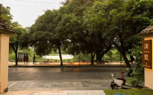 Lishu (Elephant Trunk Hill Two Rivers and Four Lakes)