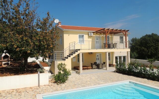 Villa Mili