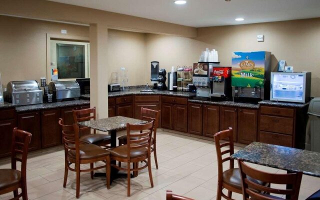 Days Inn & Suites by Wyndham Coralville / Iowa City