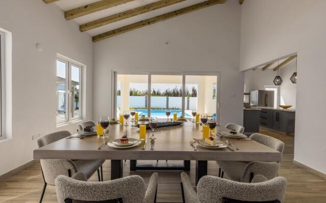 New 3BR 2BA With Huge Pool and Outdoor Area BBQ