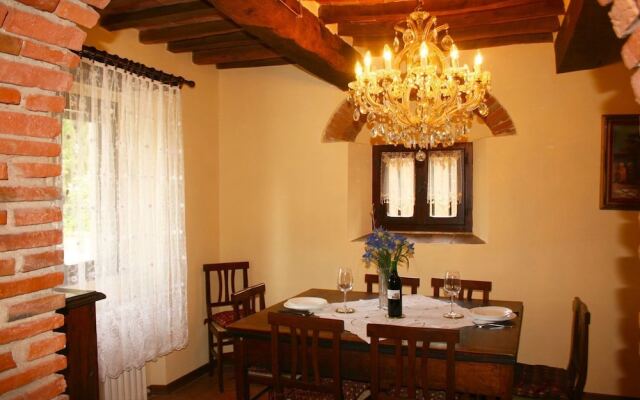 Stunning private villa for 6 guests with private pool, TV, pets allowed and parking