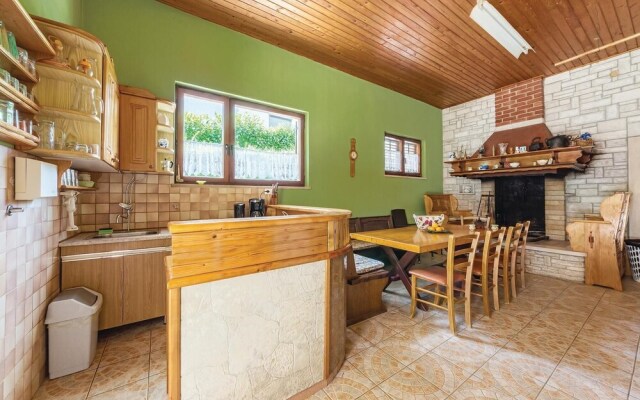 Stunning Home in Pula With Wifi and 5 Bedrooms