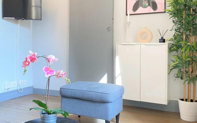 827 - Champ de Mars - Appartement parisien