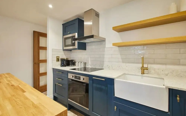 Host Stay Driftwood Apartment