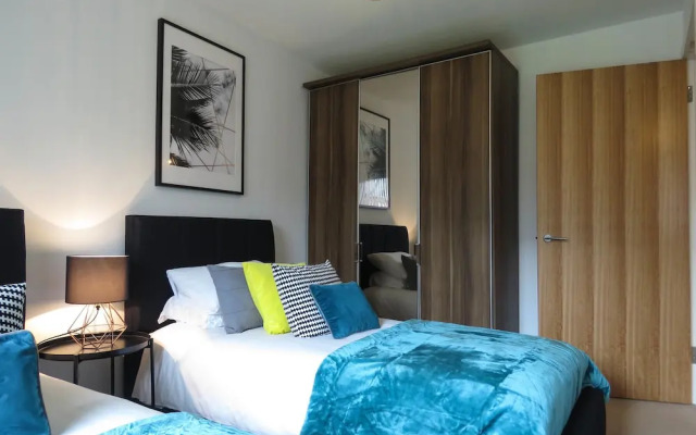 Tudors eSuites Park Central Townhouse Garden and Parking