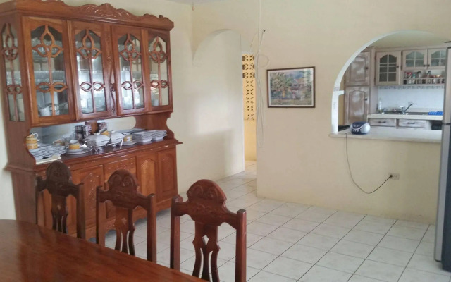 Hatfield South Villa