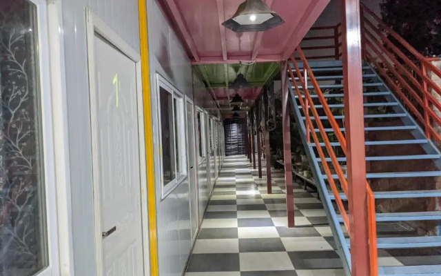 Private Rooms with International Airport View