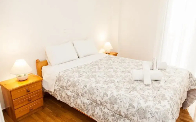Cozy apt with Lycabettus View