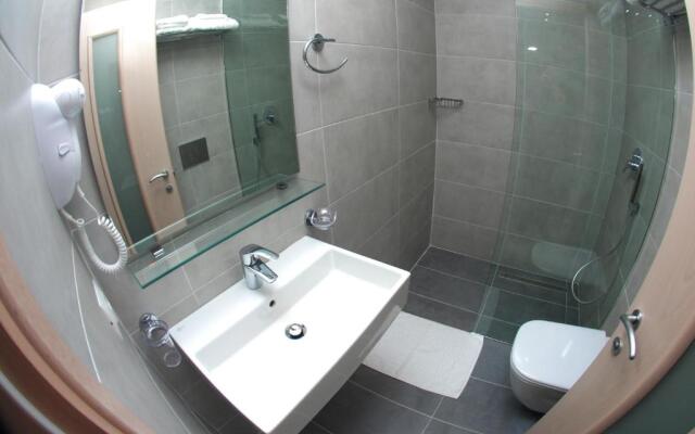 Hotel Ari 2 (Sarandë)