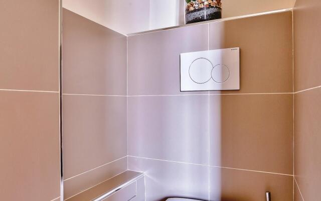 B 368 - TERASSE PERLE RARE - Quartier Latin