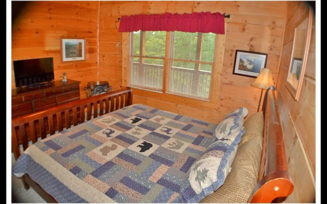 Eagles Point 3 Bedrooms 3 Bathrooms Cabin
