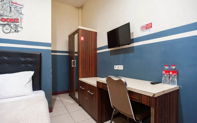 RedDoorz Plus near Universitas Indonesia