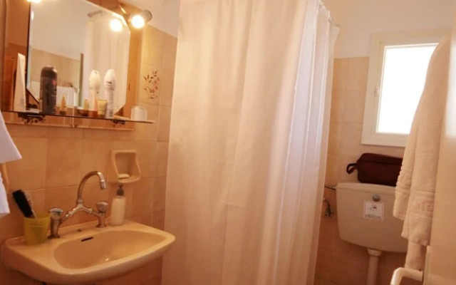 Hara Studios and Apartments