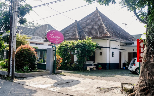 OYO 353 Loesje Guest House Syariah