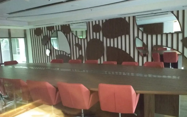 Classic Design 2BR at Landmark Residences near Istana Plaza