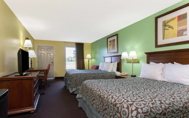 Days Inn by Wyndham Lamont/Monticello