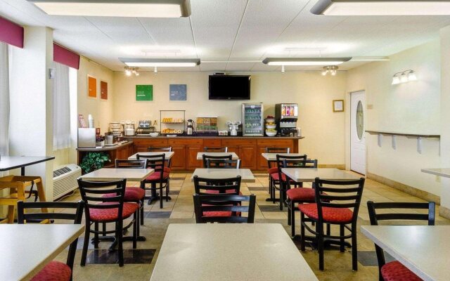Comfort Inn & Suites Fall River