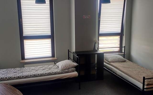 Hostel Sunrise przy Dw. Zachodni