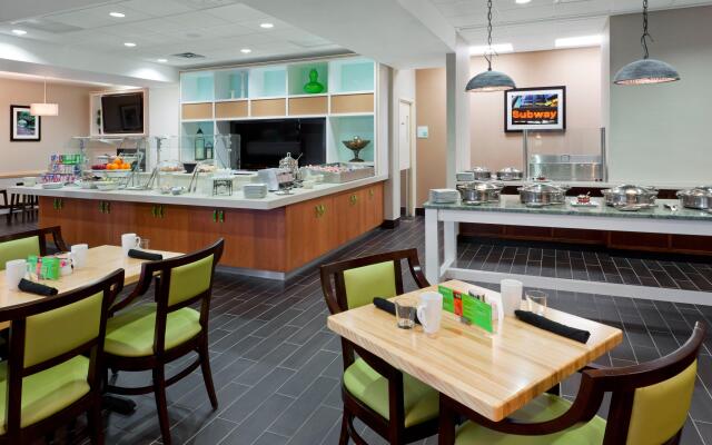 Holiday Inn Clark - Newark Area, an IHG Hotel