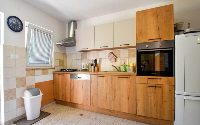 Lidija - Family Friendly & Close to the sea - B2