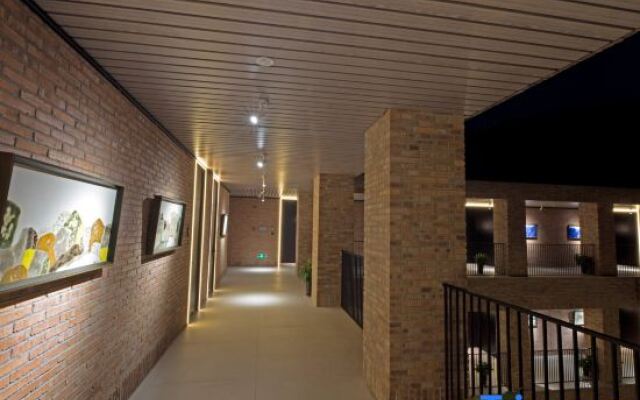 Yinju Jingde Art Hotel