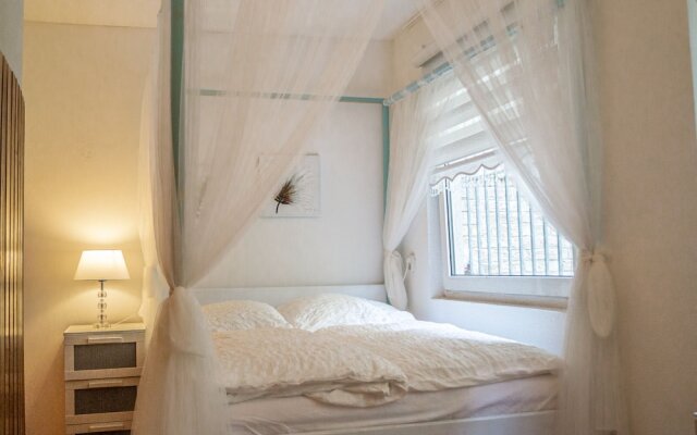 Timeless 2BR Near Downtown