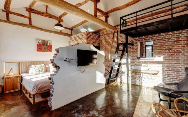 Yi Jing. Escape Split House