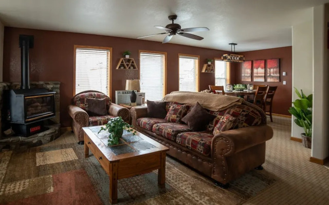 Alpenglow Three Bedroom Two Bath XL A16