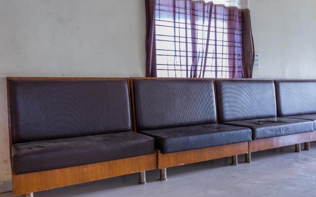 OYO 43611 Hr Resort