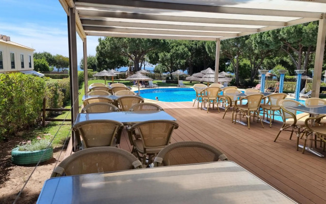 Oura Praia Hotel And Apartments