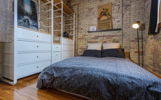 Rustic 1 Bedroom Loft Apartment in Queen Street West