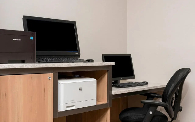 Sonesta Hotel Grand Rapids Airport