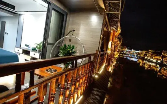 Mengyuan Diaojiaolou River View Homestay (Hongqiao Beimen Wharf Branch)