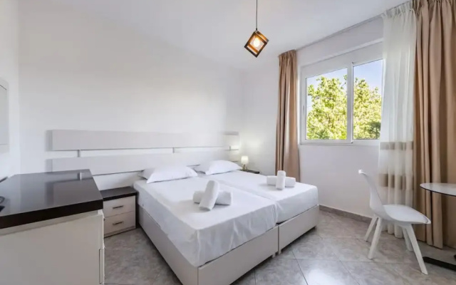 Stylish Studio With Scenic Gardens Golem