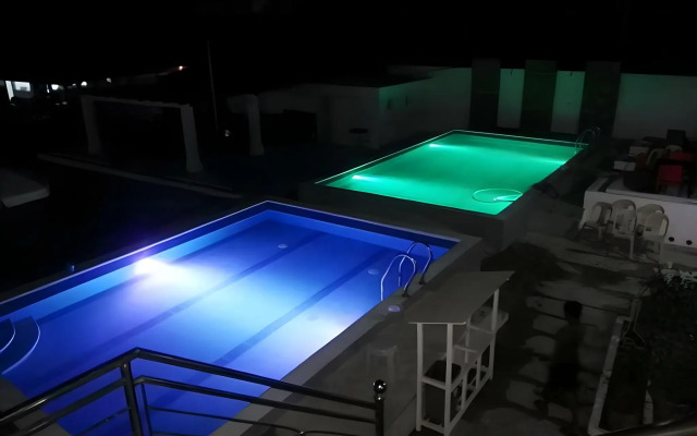 Palm Grove Saud Holiday Complex Hotel