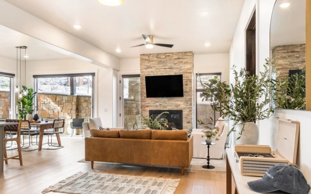 Red Pine by AvantStay Ski Slope Views in this Majestic Home in Park City