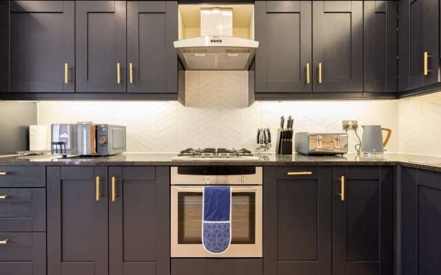 The Mayfair Arms - Modern & Bright 2BDR Apartment