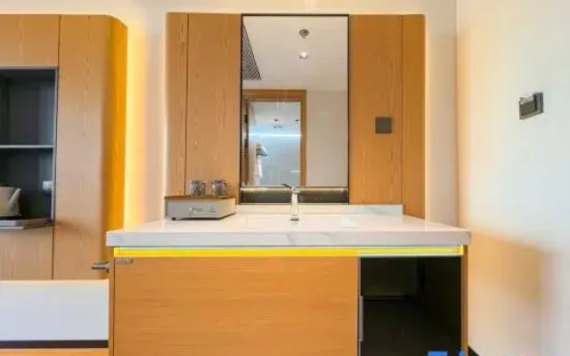 Huandao Holiday Hotel (Yuhuan Xincheng Wuyue Plaza)
