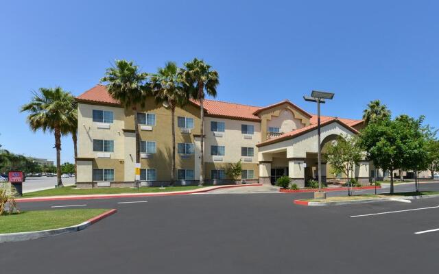 Comfort Suites Bakersfield